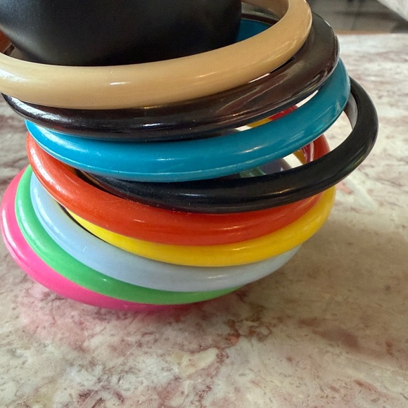 EUC~Set Of 9 Woman’s Vintage Acrylic Colorful Bangle Bracelet Set - Picture 3 of 16